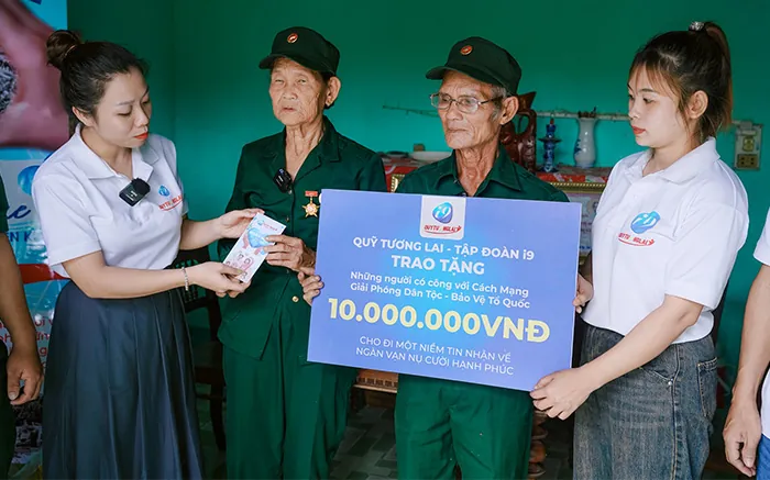 Hình ảnh nhân viên hỗ trợ khách hàng 24/7 của tydo88, sẵn sàng giải đáp mọi thắc mắc